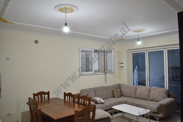 Apartament 2+1 me qera ne rrugen Bektash Berberi, prane Parkut te Liqenit&nbsp;ne Tirane.
Ndodhet n